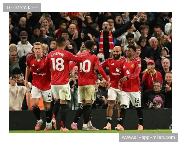 曼联后防线连续零封，球队士气回升